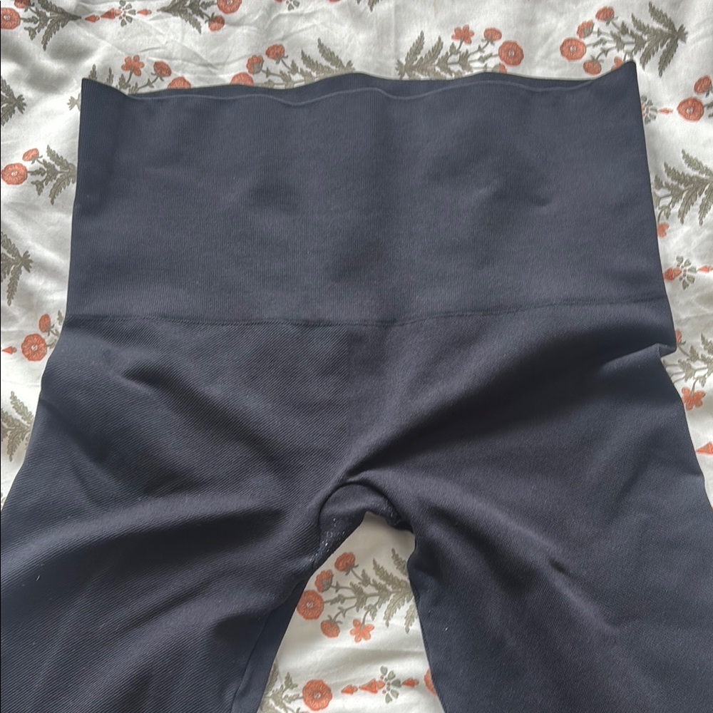 Spanx Cropped Black Leggings